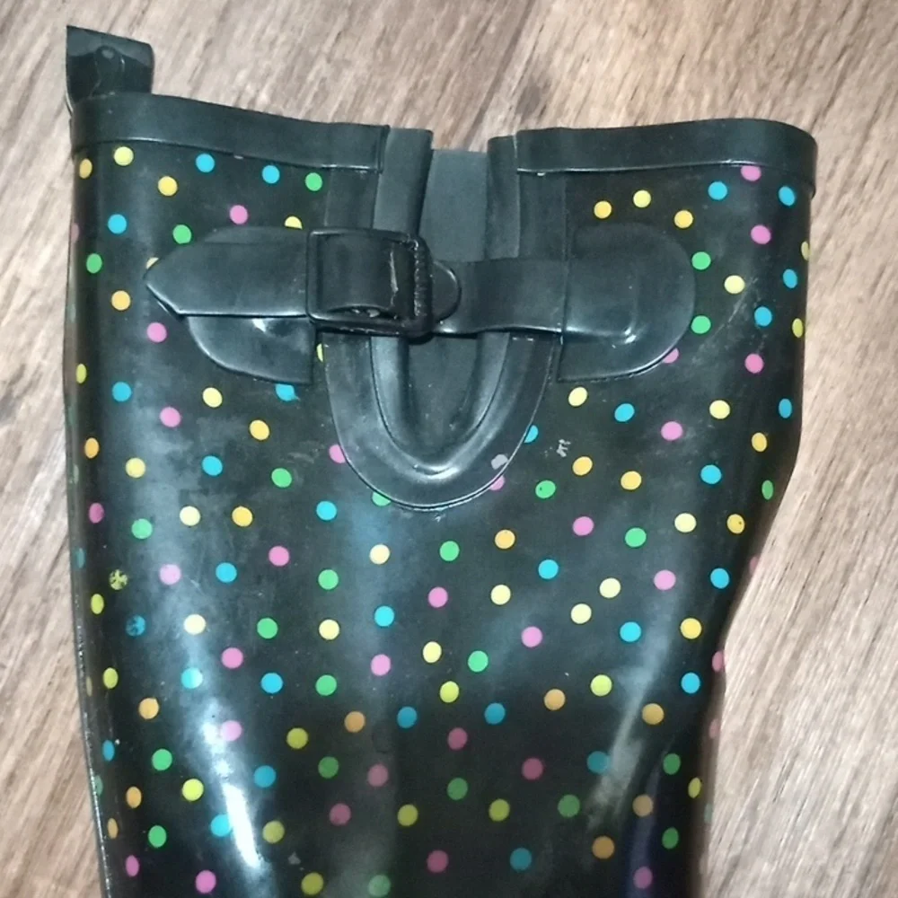 Black Winter Polka Dot Rain Boots with Glossy Finish and Stylish Design